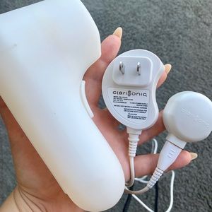 ❤️SOLD✅ Clarisonic Mia 2 charger and plastic case